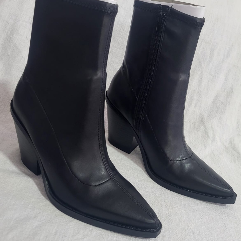 Aldo Bambu Black Heeled Boots with Sleek Western Design